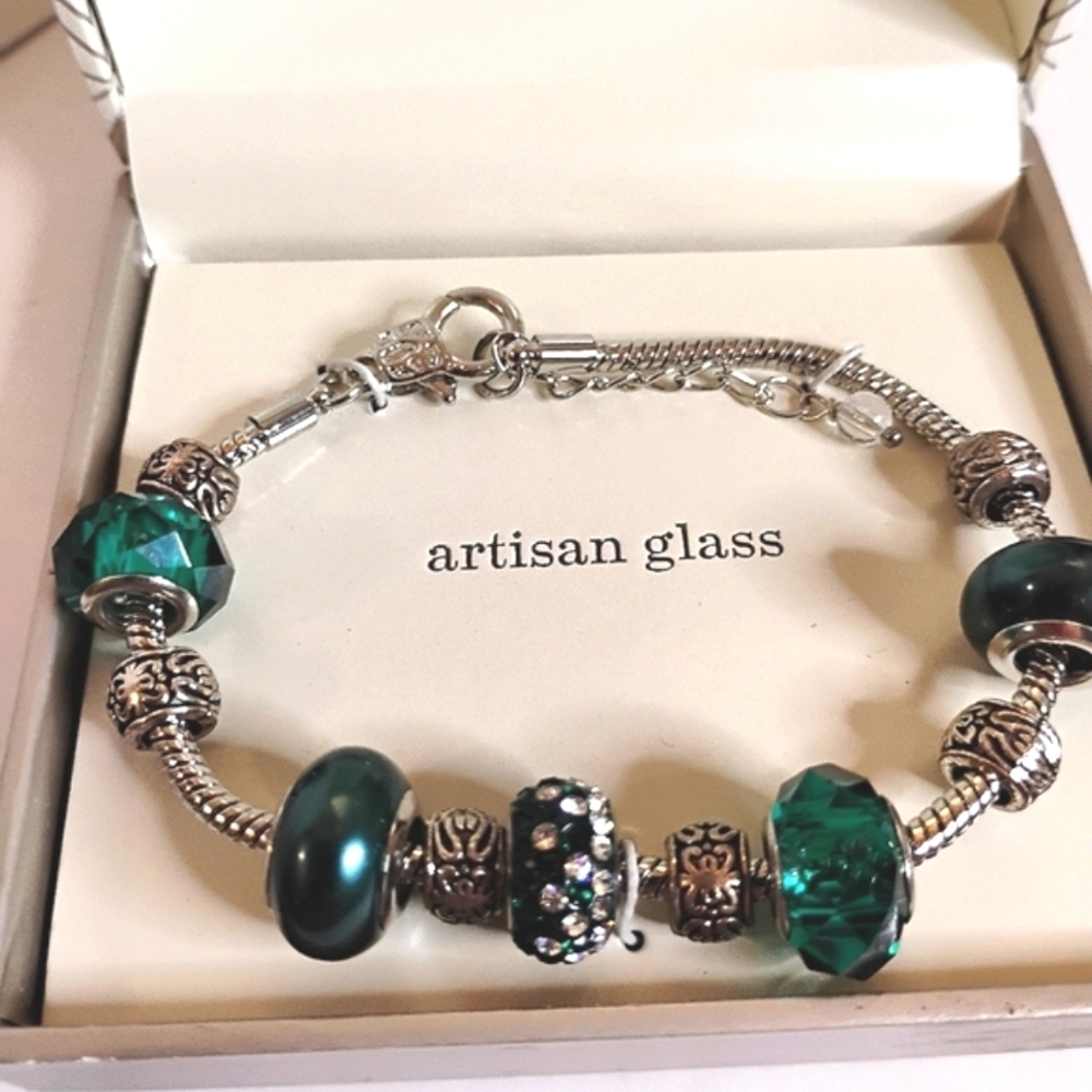 Silver Plated Emerald Artisan Glass Bracelet with Gift Box